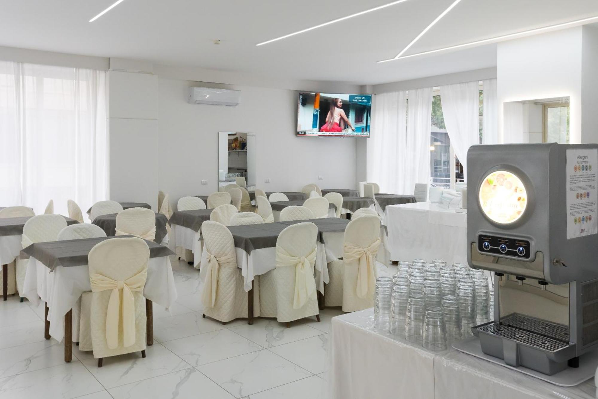 Hotel Ninfea Cattolica Bagian luar foto
