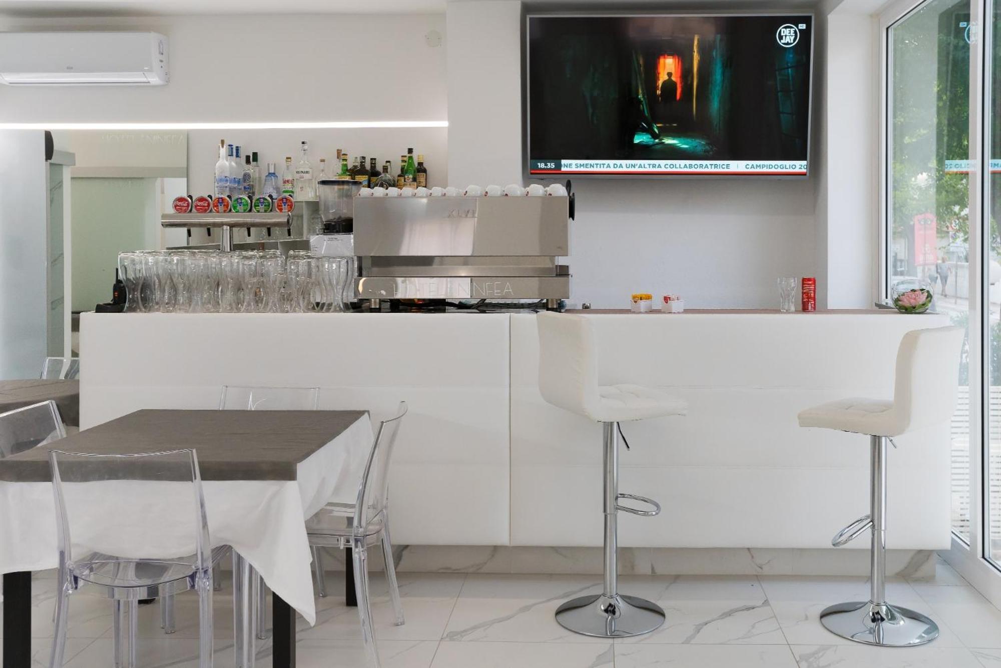 Hotel Ninfea Cattolica Bagian luar foto