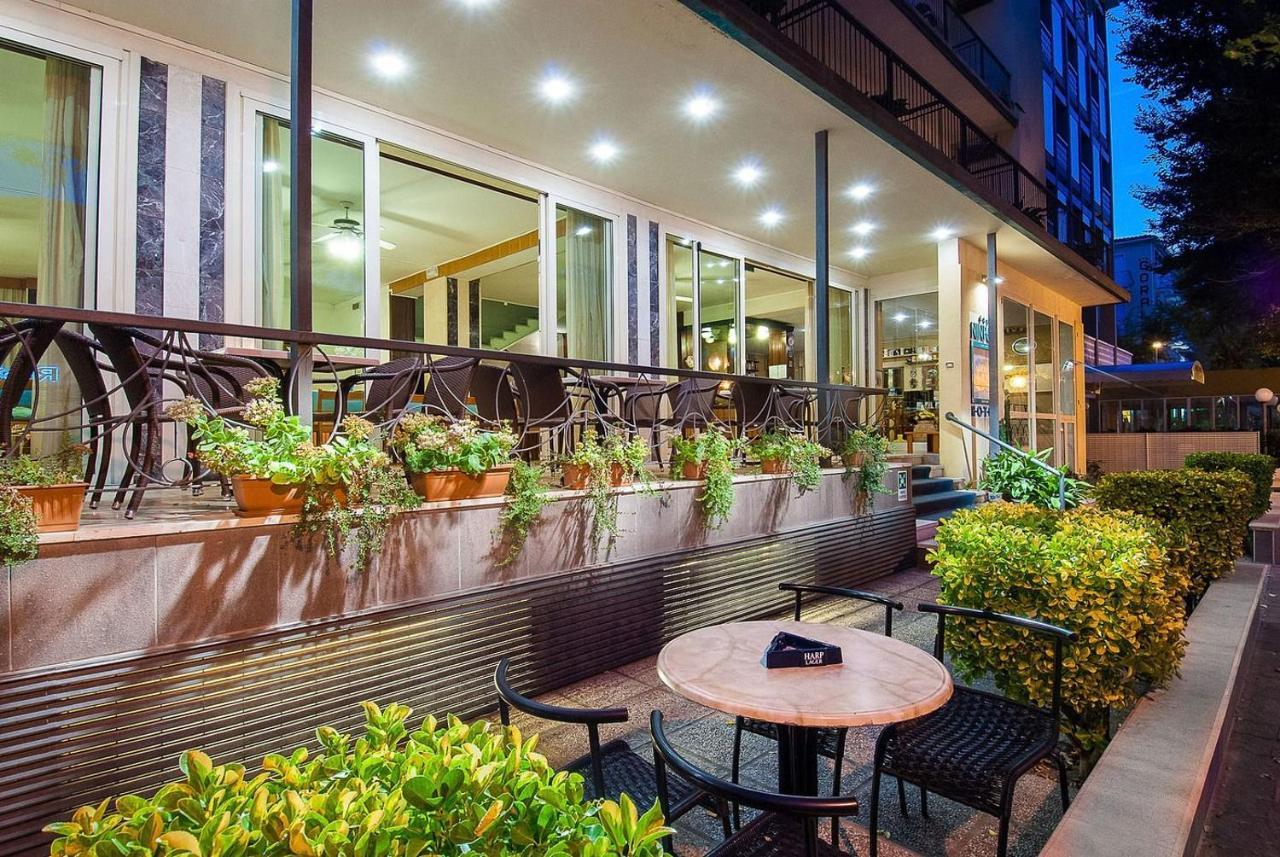 Hotel Ninfea Cattolica Bagian luar foto